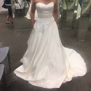 Ivory Ball Gown Wedding Dress